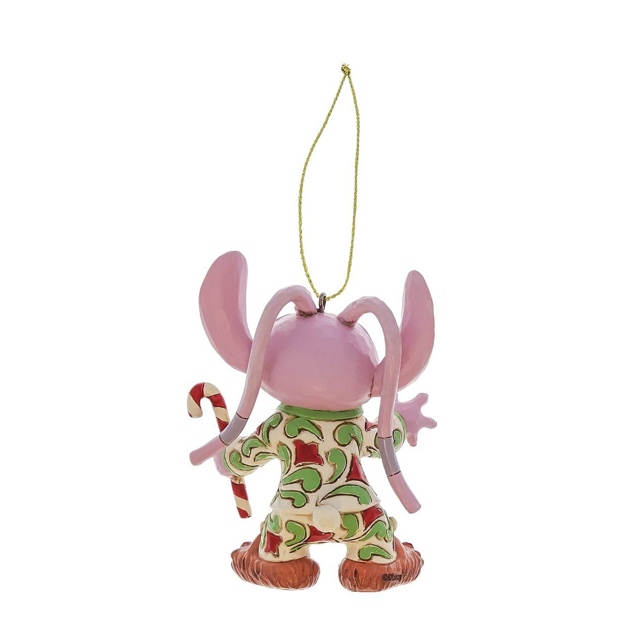 Een kerstornament in de vorm van een engel, gekleed in een pyjama en met een zuurstok in zijn hand.