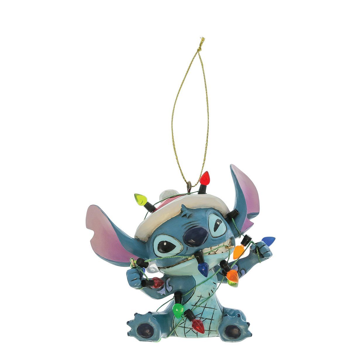 Een kerstornament van Stitch met een kerstmuts, verstrikt in kerstverlichting.