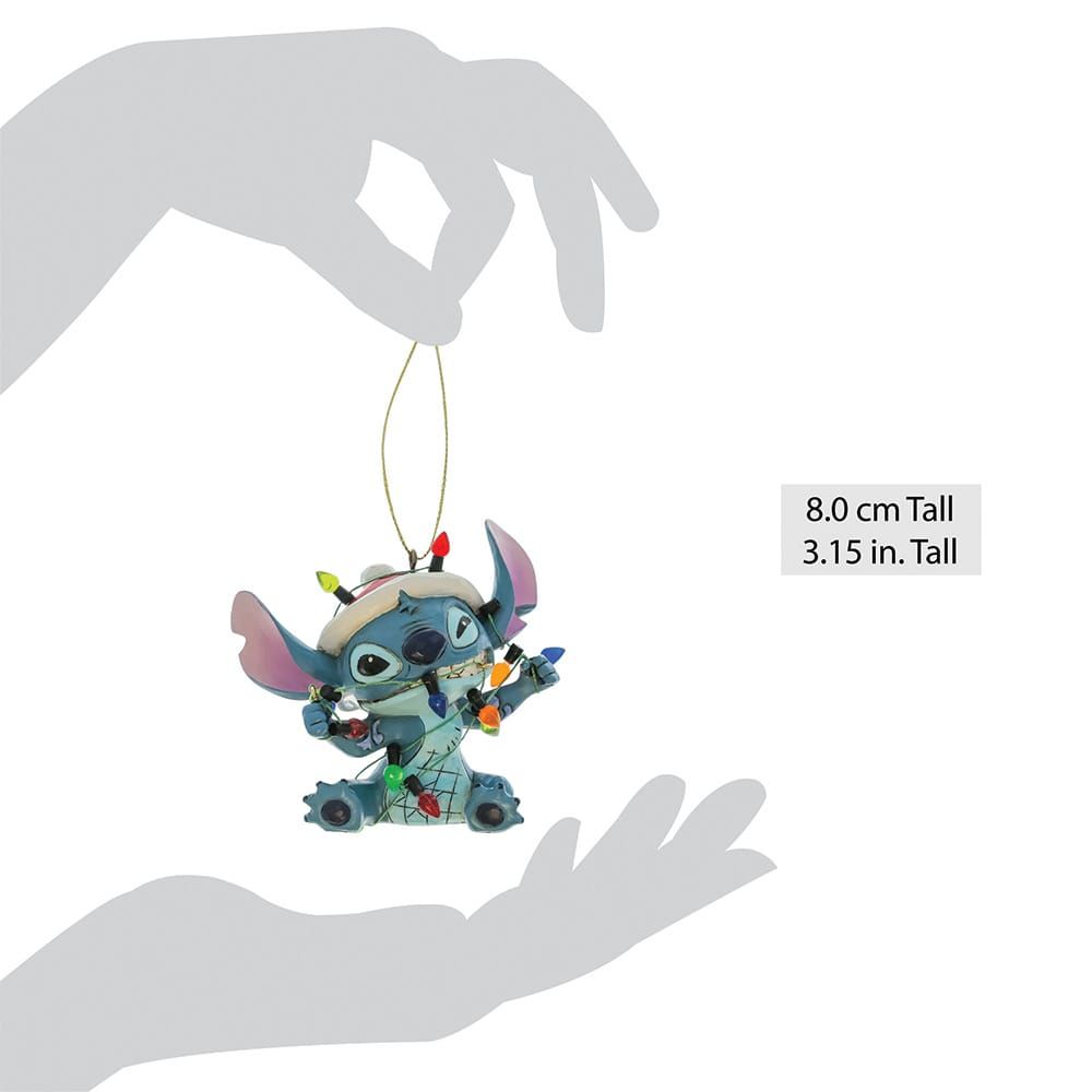 Kerstornament van Stitch in handen, met kleurrijke lichtjes; 8,0 cm hoog.