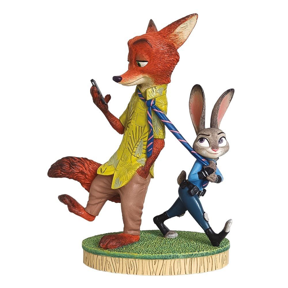 Een Zootopia-figuurtje van vos Nick Wilde die aan de telefoon is, getrokken door konijn Judy Hopps in politie-uniform.
