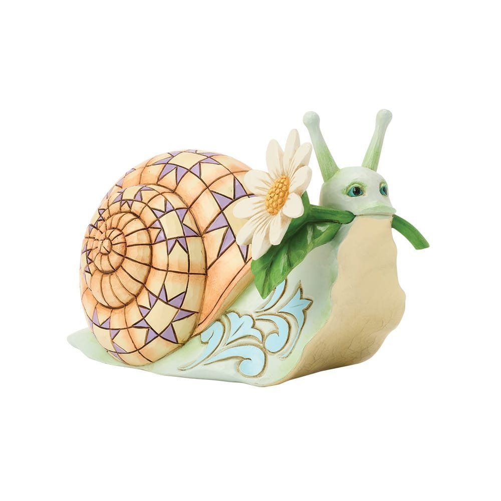 Speelse keramische slak met madeliefje, een schelp met patroon, een lichtblauw lijfje en groene voelsprieten.
