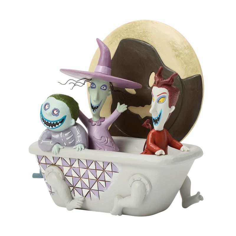 Een Nightmare Before Christmas-figuurtje van Lock, Shock en Barrel in een badkuip, met een volle maan op de achtergrond.