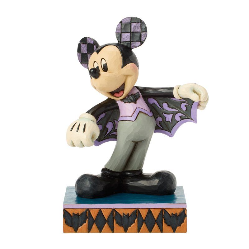 Mickey Mouse verkleed als een vleermuis. In de kleuren zwart, paars en grijs. Lachend, op een Halloween-thema-standaard.