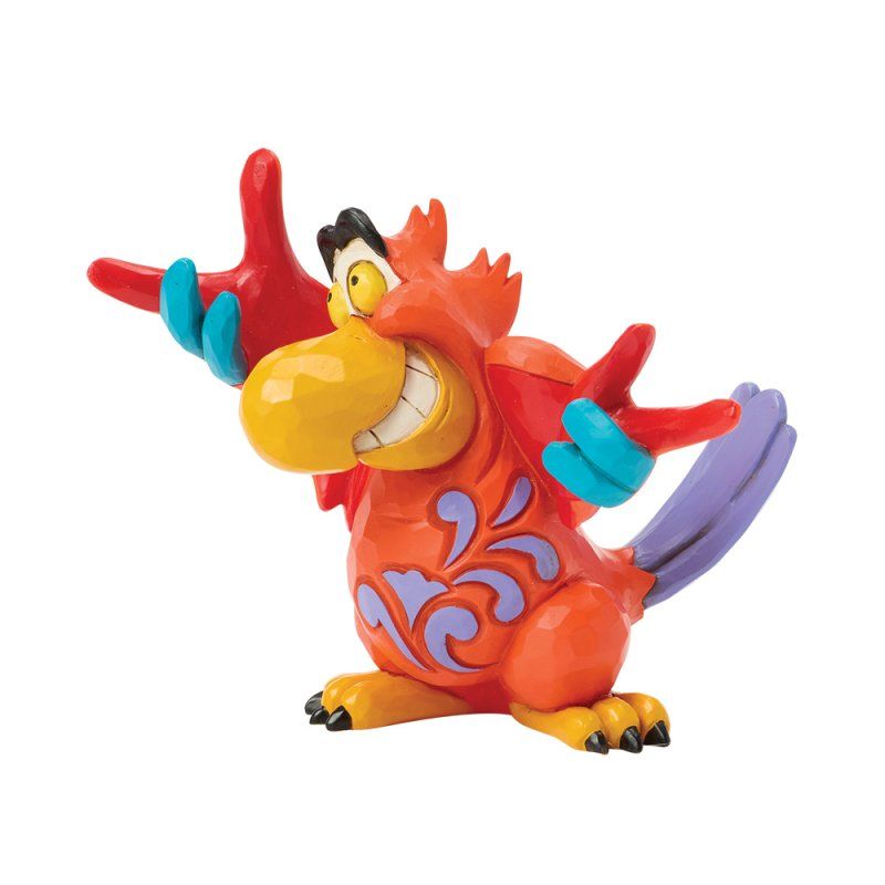 Beeldje van Iago de papegaai uit Aladdin, rood, met blauwe vleugeltips, armen omhoog en lachend.