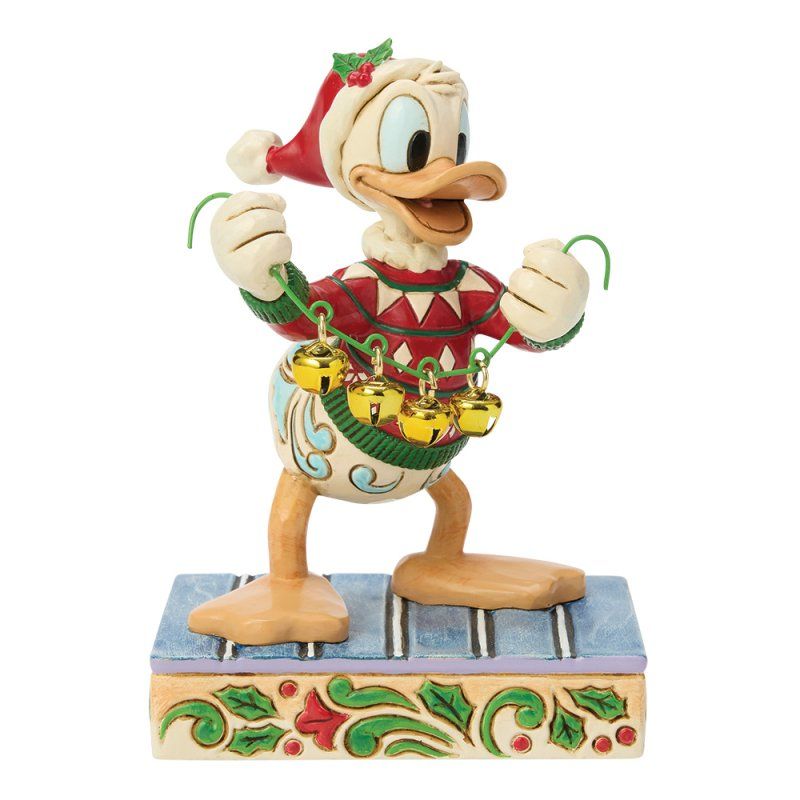 Een kerstfiguurtje van Donald Duck, met trui en muts aan, en belletjes in zijn hand.