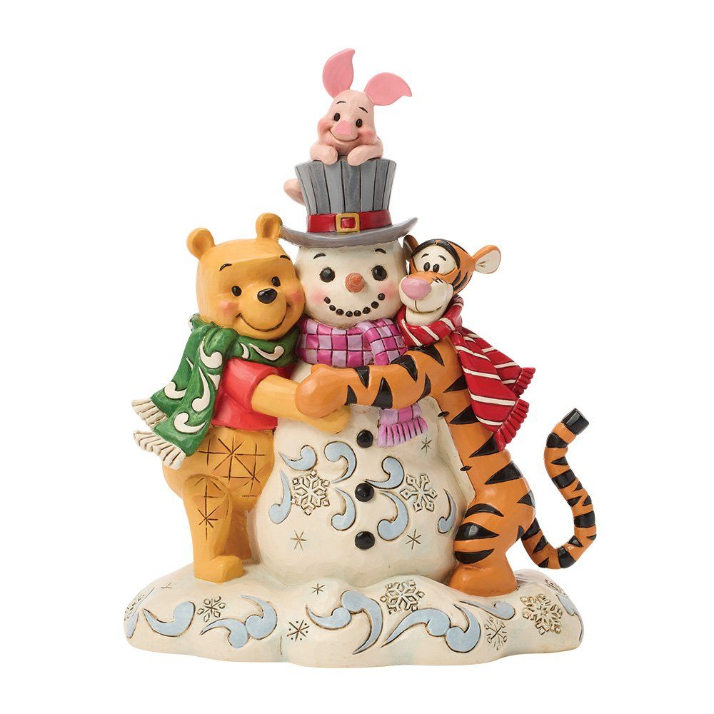 Winnie de Poeh, Knorretje en Tijger met een sneeuwpop die sjaals draagt.