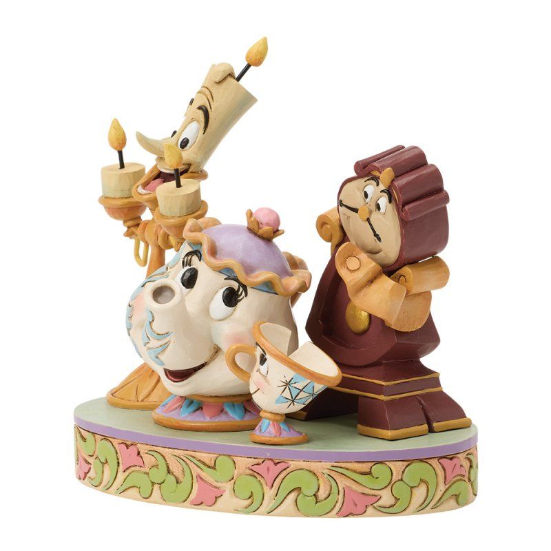 Beeldjes van de personages uit Belle en het Beest: Lumière, Mrs. Potts, Chip en Cogsworth.