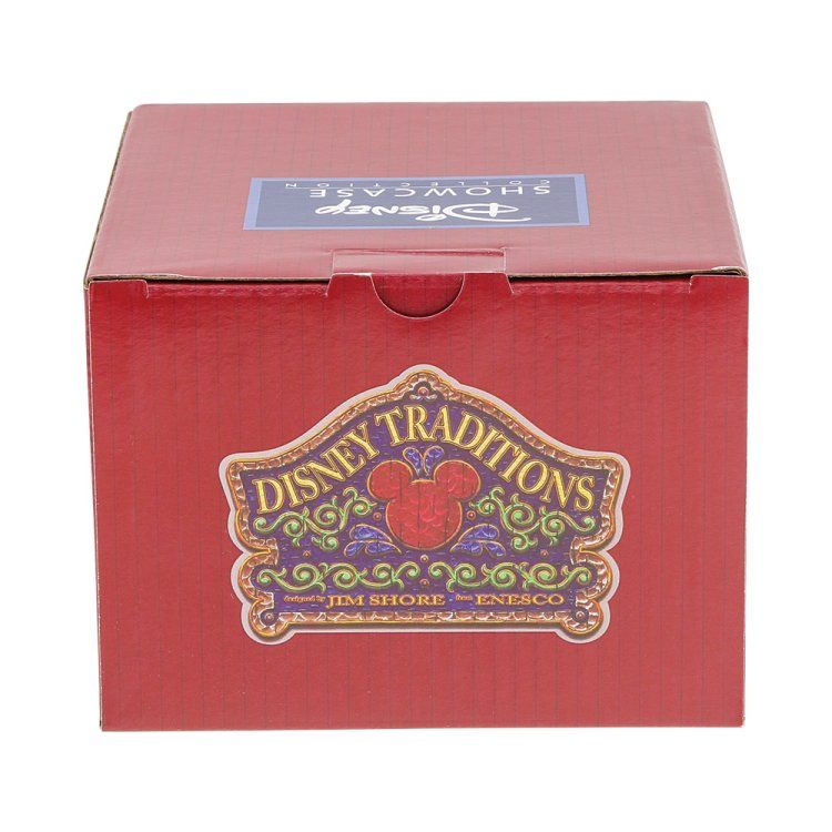 Rode doos met een Disney Traditions-logo op de voorkant en een donkerblauw Disney-logo bovenop.