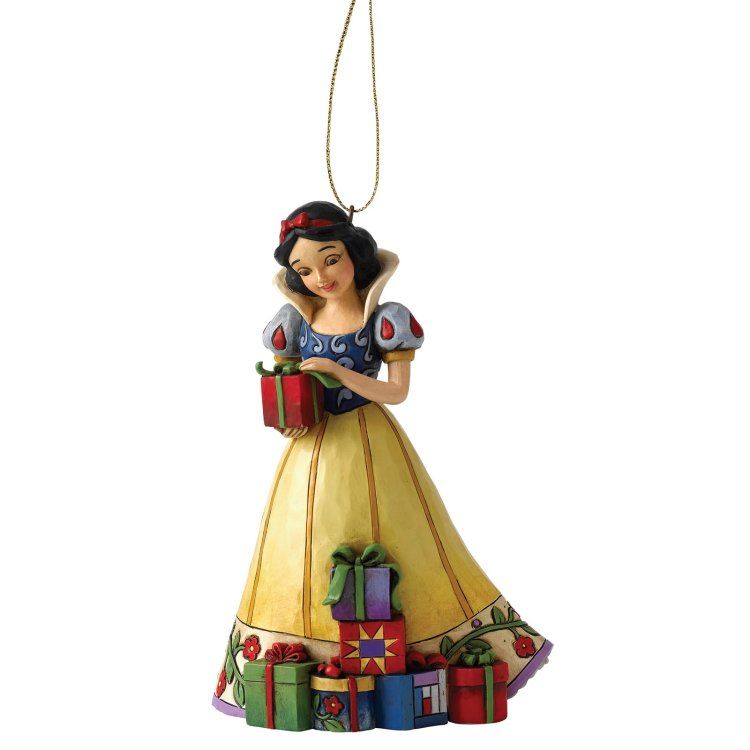 Een ornament van Sneeuwwitje met een rood geschenk, omringd door kleurrijke cadeaus.