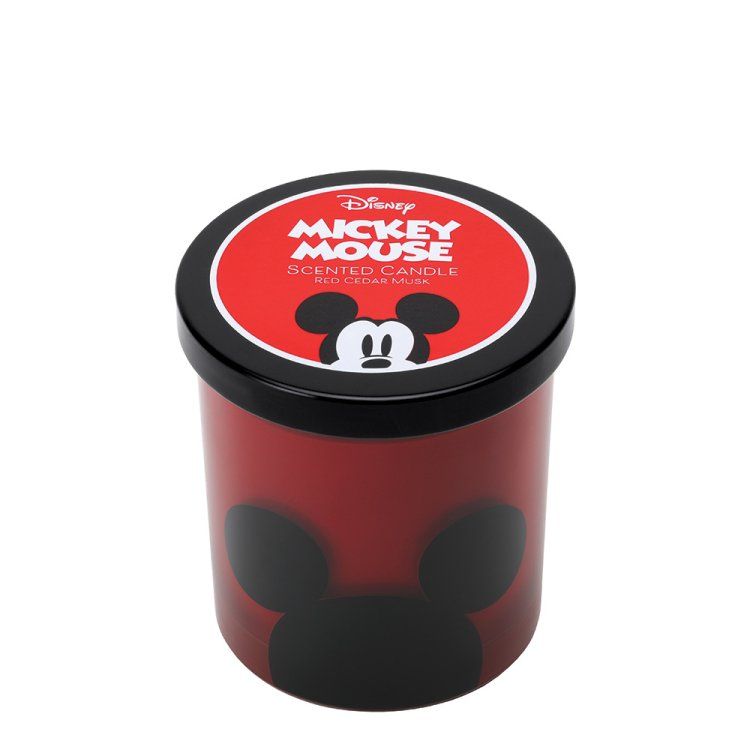 Een rode kaars met Mickey Mouse-thema in een potje met zwarte rand en een Mickey-silhouet. Op het deksel staat een Mickey Mouse-logo.