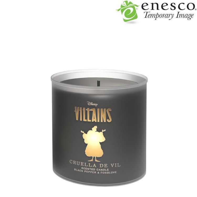 Zwarte geurkaars met Cruella de Vil, geïnspireerd op de Disney-schurk, met gouden accenten en logo.
