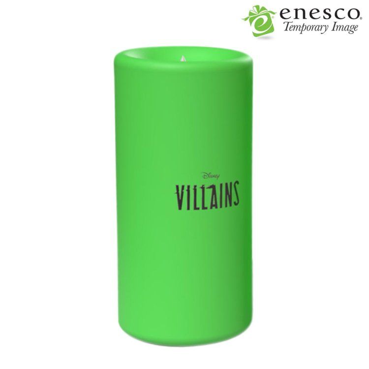 Groene kaars met het gezicht van Maleficent erop.