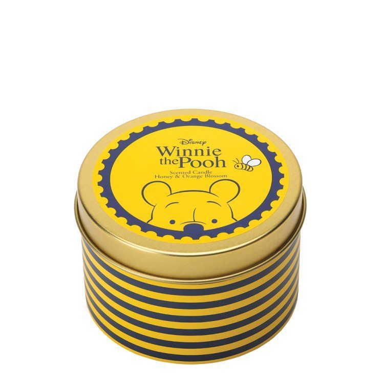 Rond blik versierd met een Winnie de Poeh-afbeelding. Geel met een bijenstreepmotief.
