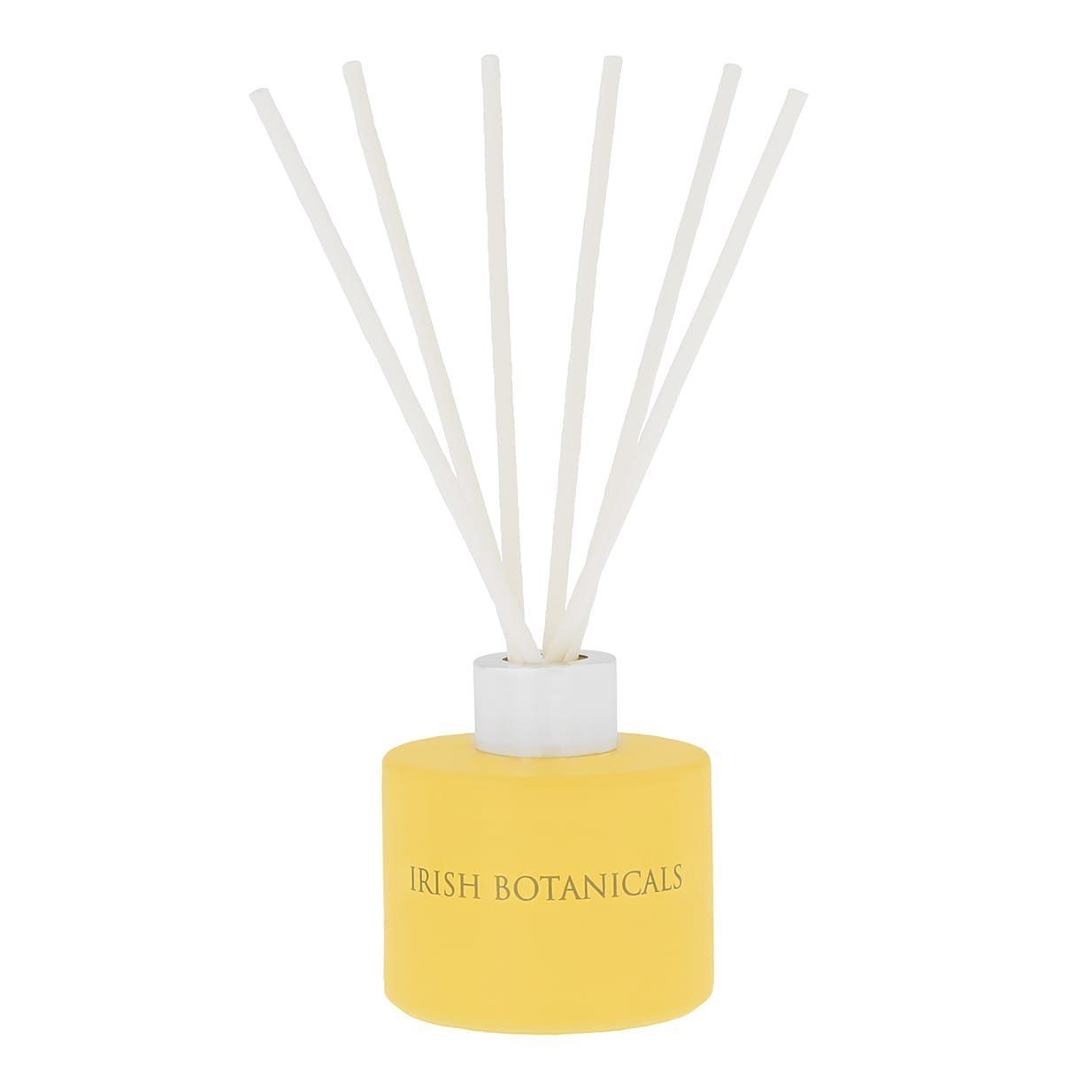 Gele rietdiffuser met witte rietjes, tekst