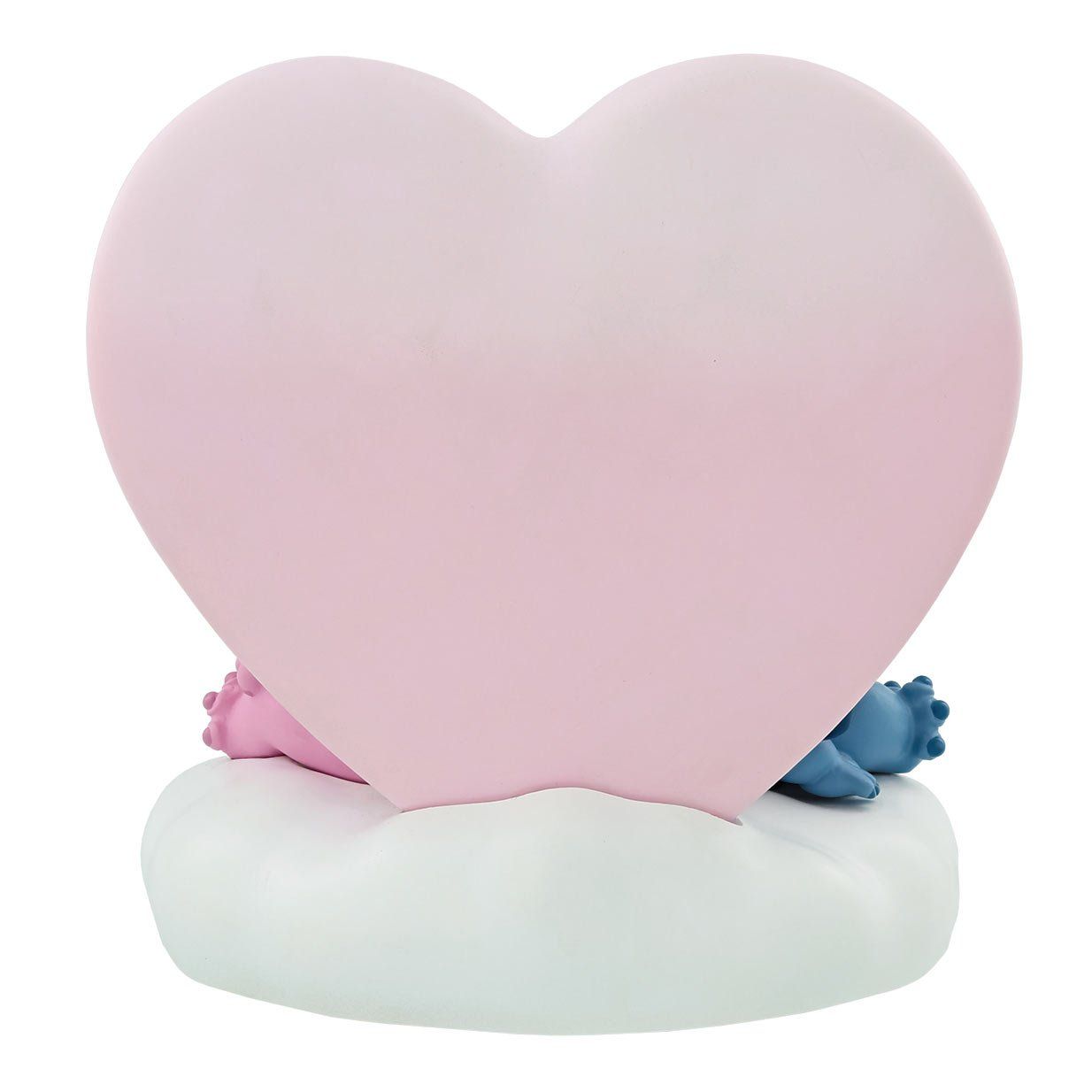 Beeldjes van Stitch en Angel, een groene voodoopop, met een roze hartvormige achtergrond. Zittend op een wolk.