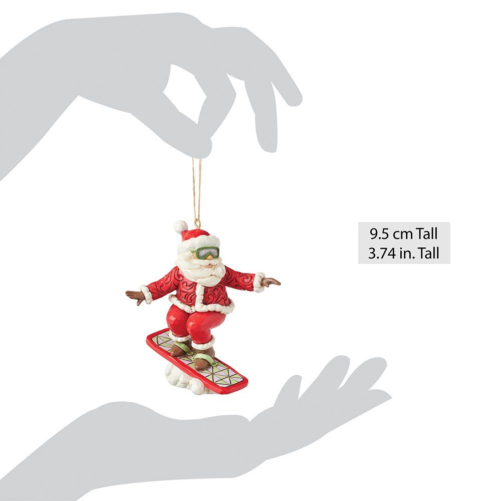 Ornament van de kerstman op een snowboard, rood pak, groene skibril, witte baard, op een witte achtergrond.