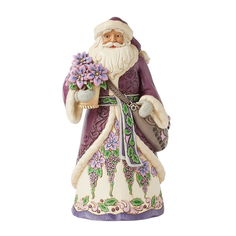 Een kerstmanfiguur met een paarse jas en bloemen in zijn hand.