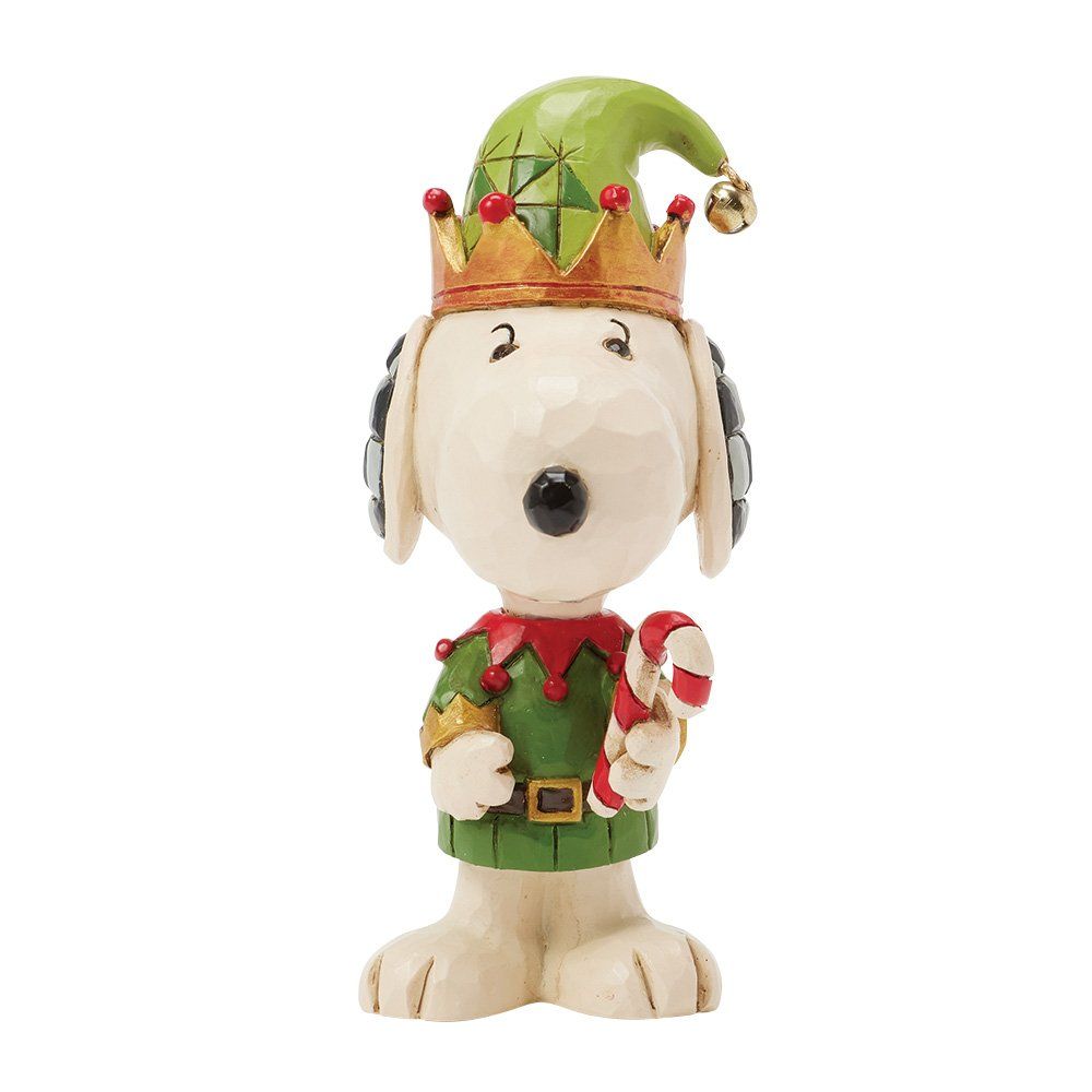 Snoopy als kerstelf: groene muts, groen-rode tuniek, met een zuurstok in zijn hand.