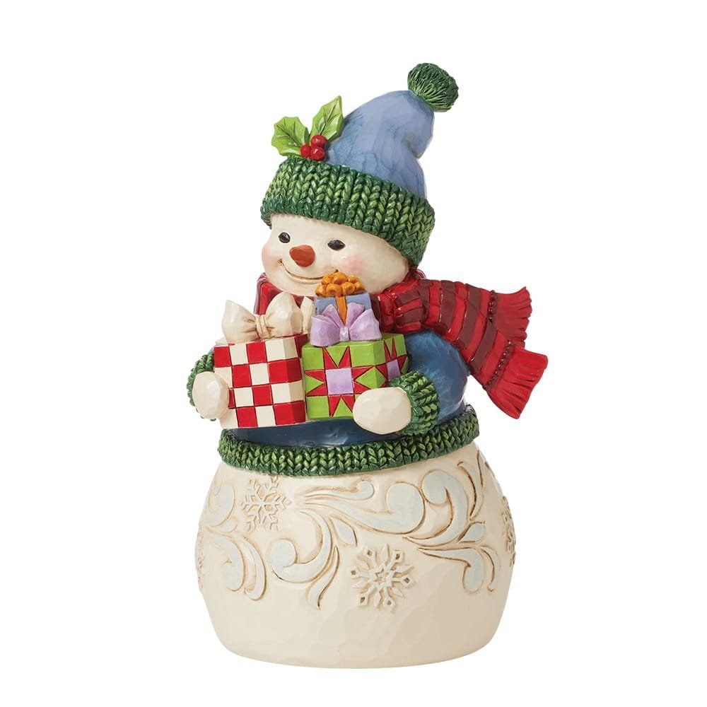 Een sneeuwpopfiguurtje dat cadeautjes vasthoudt, een blauwe muts en een sjaal draagt.