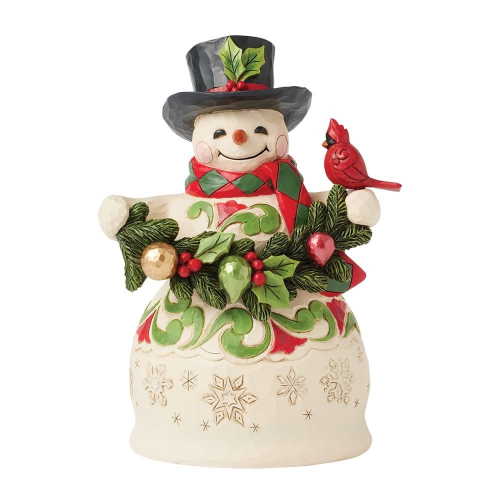 Sneeuwpopfiguurtje met een zwarte hoed, een rode kardinaal en een decoratieve slinger.