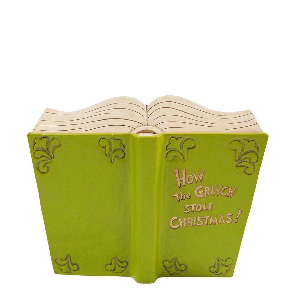 Figuurtjes van de Grinch, Max en Cindy Lou Who op een podium, met een kerstboom en rode versieringen.