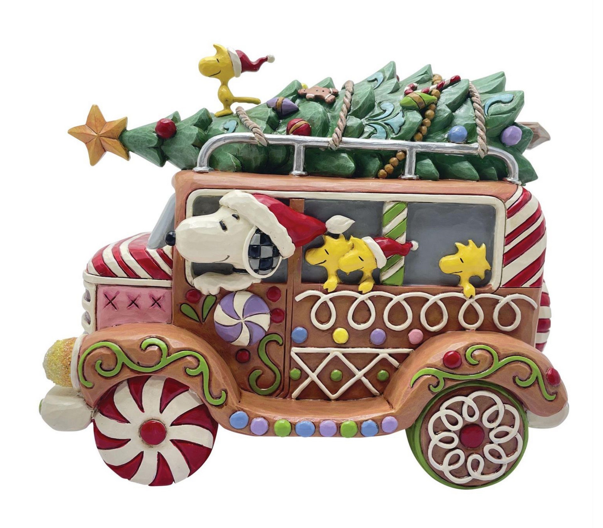 Snoopy en Woodstock in een kerstauto met een kerstboom op het dak.