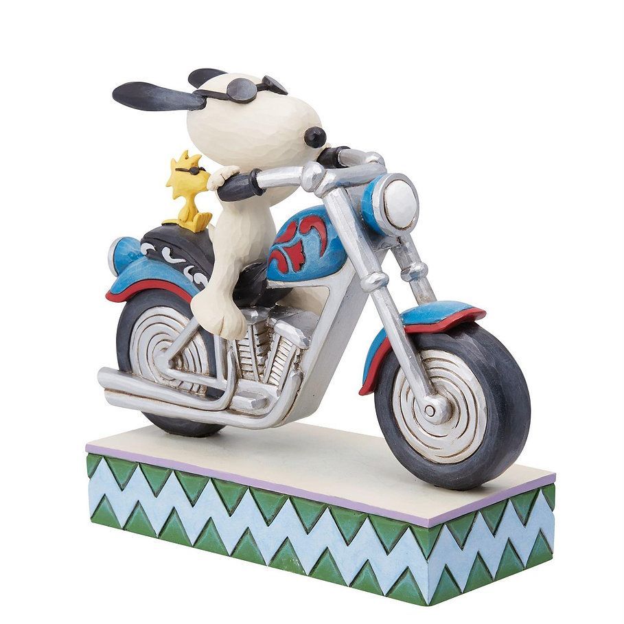Snoopy op een blauwe motor met Woodstock, rijdend op een ondergrond met een zigzagpatroon.