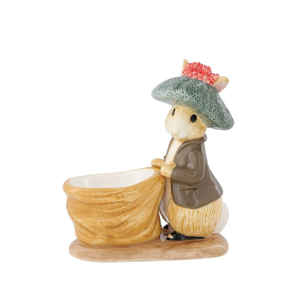 Konijnenfiguurtje met hoedje op, in een beige tas.