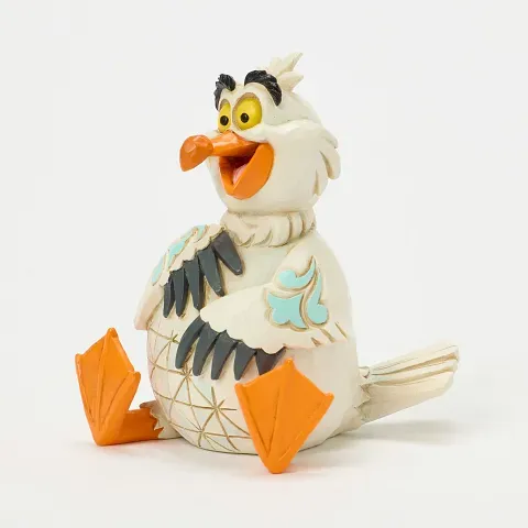 Meeuwenfiguurtje met oranje snavel en poten, blauwe accenten, zittend en lachend.