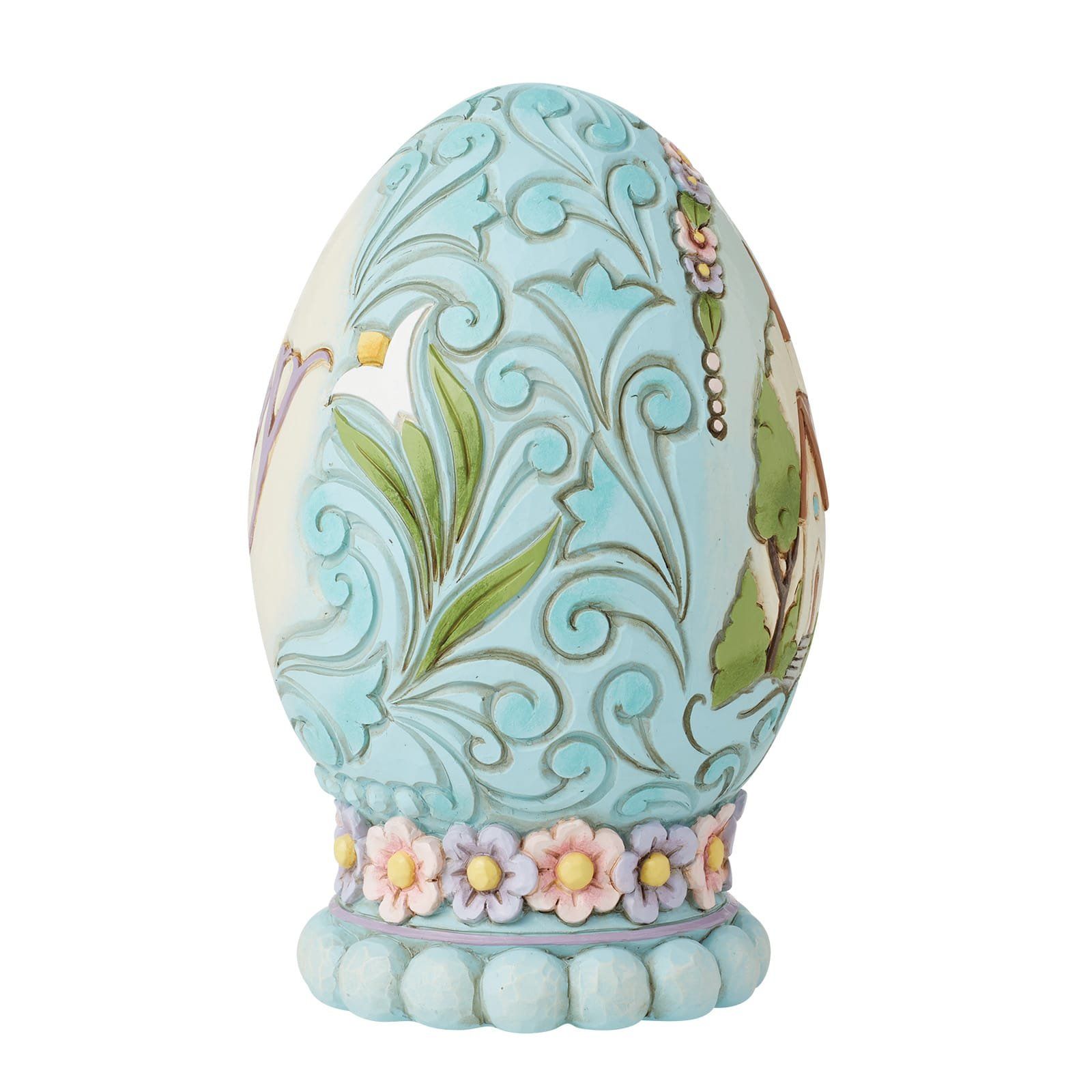 Decoratief eivormig beeldje met blauwe krullen, bloemmotieven, bloemen aan de voet en een lichtblauwe sokkel.