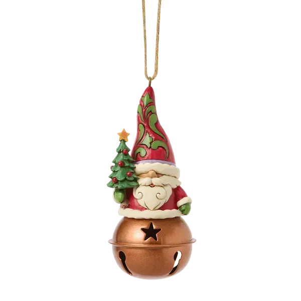 Kerstkabouterornament met klokvormige voet, die een boom vasthoudt, rode en groene details, en een ophangkoordje.