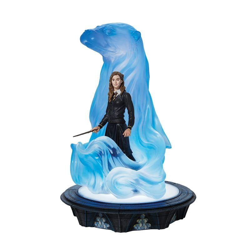 Afbeelding van Hermione Granger die een blauwe Patronus-spreuk uitspreekt.
