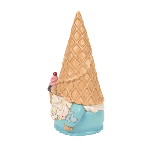 Een kabouter met een wafelhoedje en een ijshoorntje.