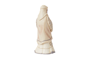 Standbeeld van een in een gewaad gehulde figuur met kap en sierlijke details. Crèmekleurig met grijze accenten.