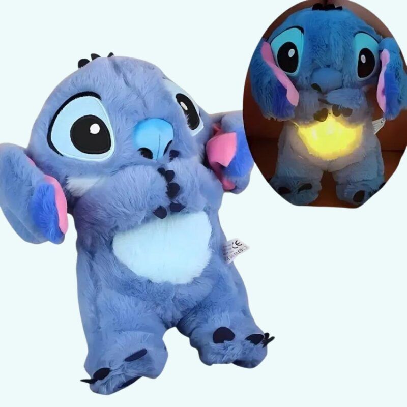 Blauwe Stitch-knuffel met grote ogen en een oplichtende buik.