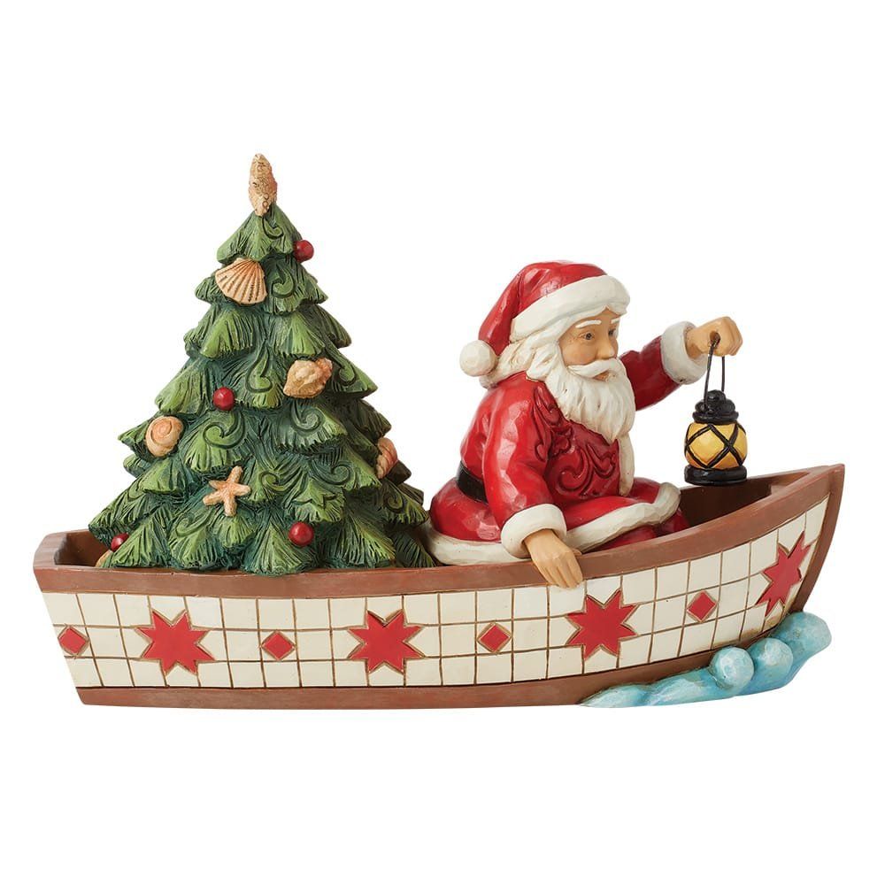 De Kerstman in een boot met een kerstboom. De Kerstman houdt een lantaarn vast. De boot is versierd met sterren.