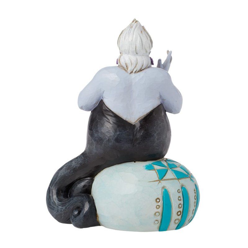 Een standbeeld van Ursula uit De Kleine Zeemeermin, met tentakels en een hand omhoog, bovenop een blauwe bal.