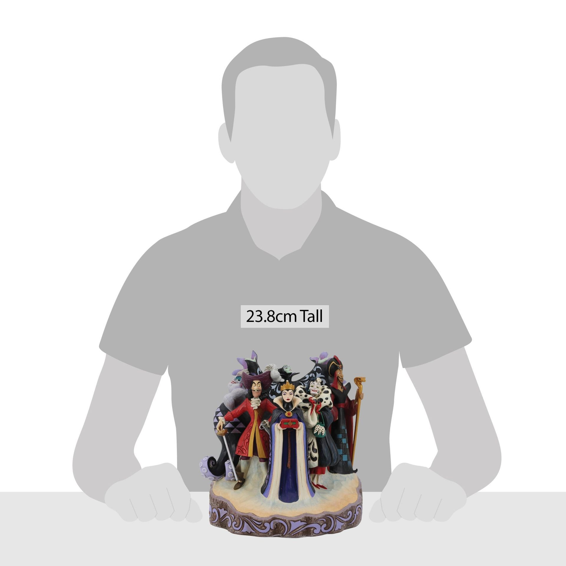 Disney-schurkenfiguur, 23 cm hoog. Bevat figuren uit verschillende Disney-films op een gedetailleerde sokkel.