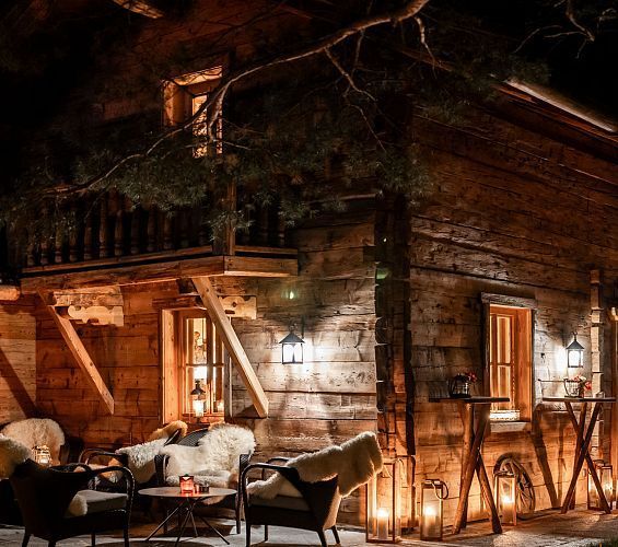 This traditional Inn is a fantastic place for a beautiful curated wedding, but is is not suited for large groups. 