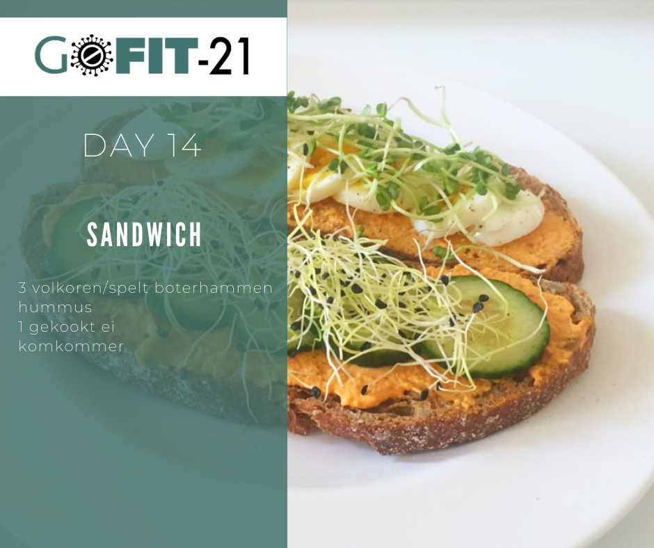 Sandwich met hummus, komkommer, taugé en ei op tarwebrood; GoFit-21, dag 14.