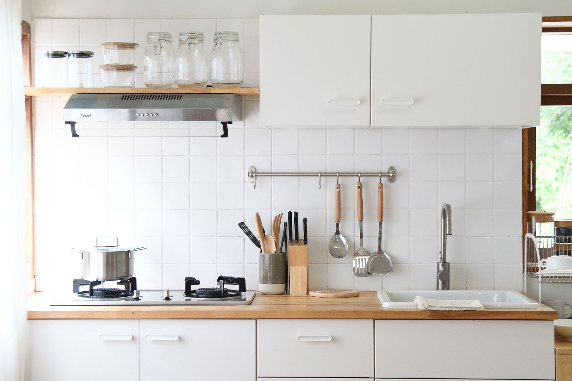 Clean White Kitchen — Huntington Beach, CA — Mega Maids