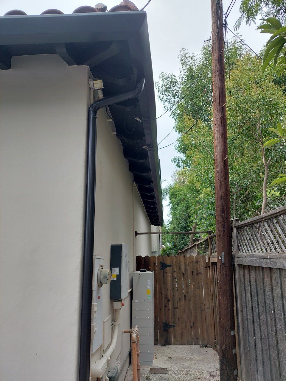 single story shinge roof gutters