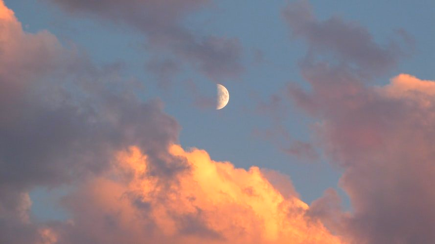 How To Manifest During The New Moon