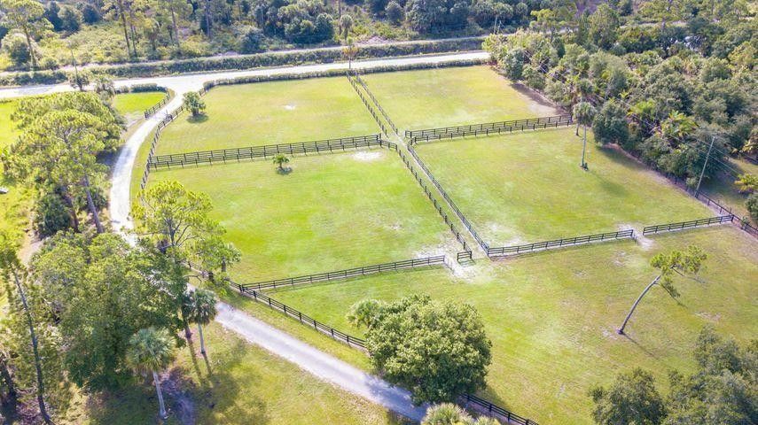 10 Acre of Fenced Paddocks