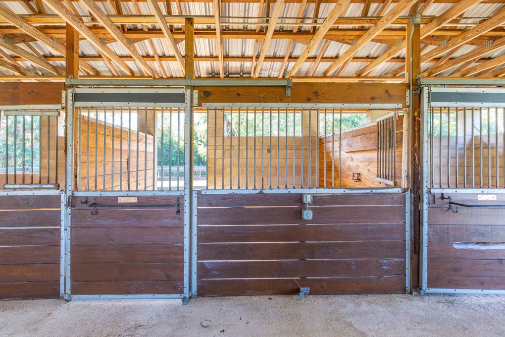 All Season Storm Proof Concrete Stalls