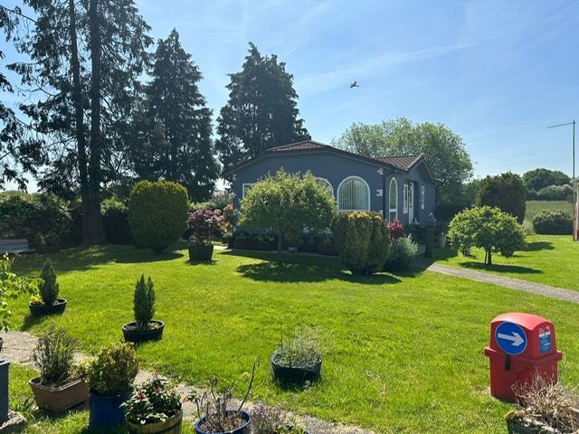 St Brelade's Resinteinal Park, Edenbridge. Park home living for over 50s.