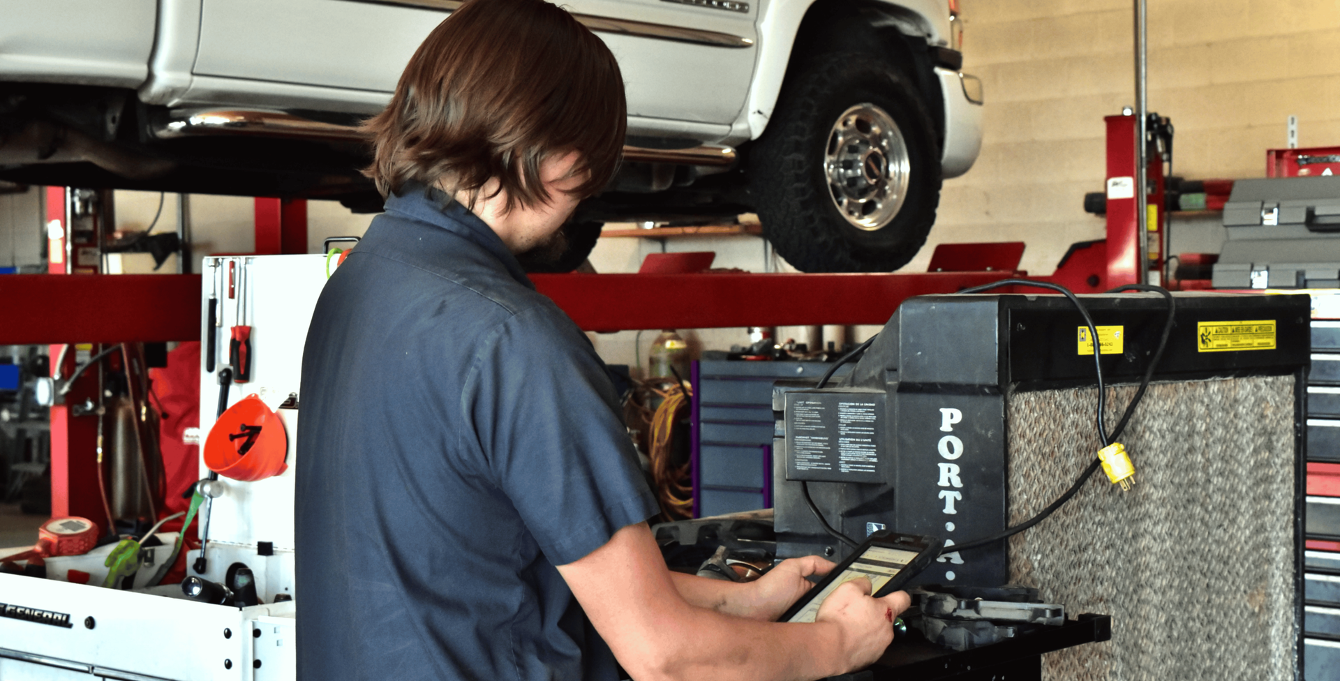 Phoenix heat can damage fluids, cooling systems, and batteries. Learn how summer car care helps prevent breakdowns during triple-digit summer drives in Arizona.