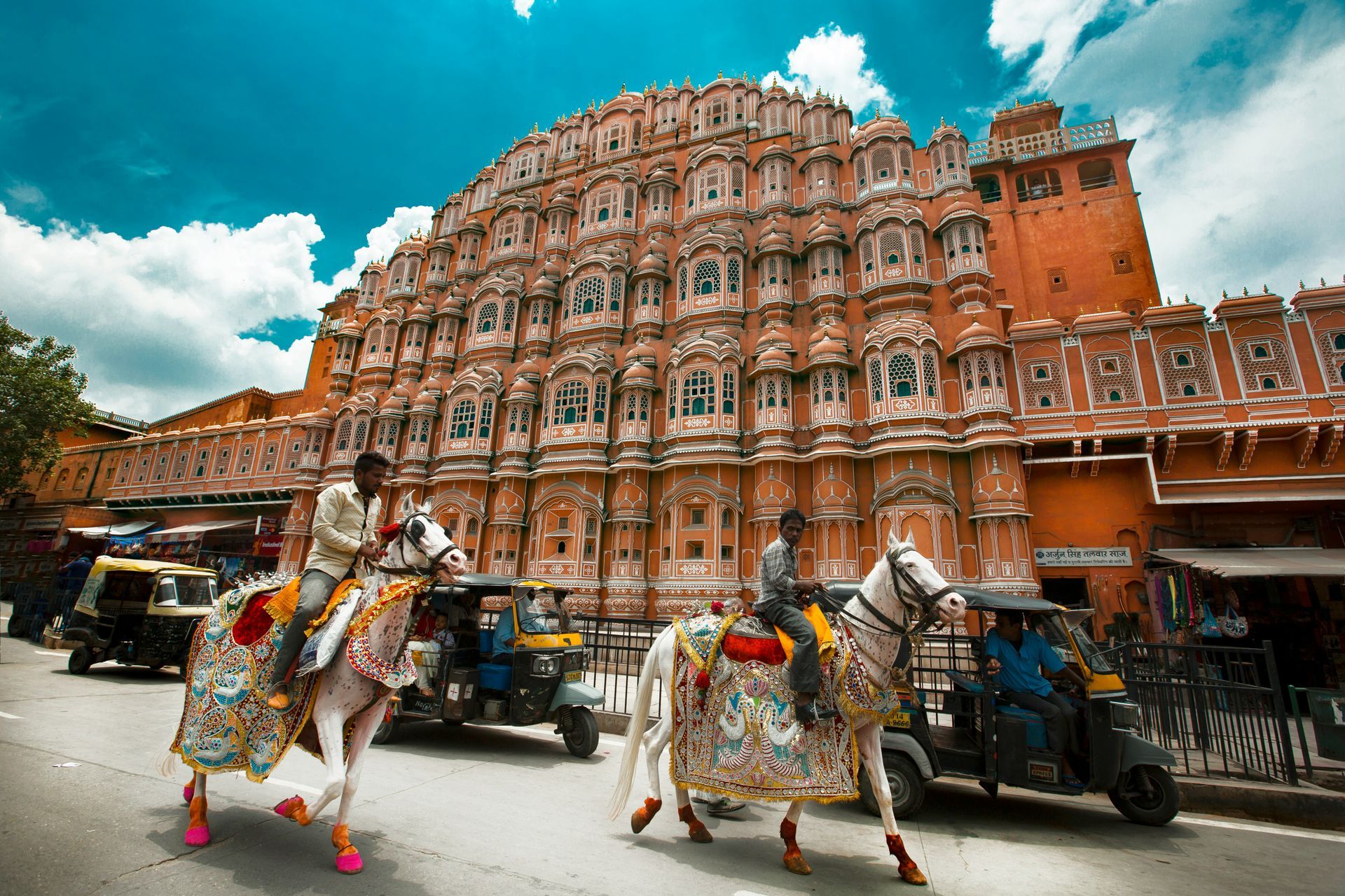Hawa Mahal Jaipur India – London to India removals by The Indian Mover specialist relocation service