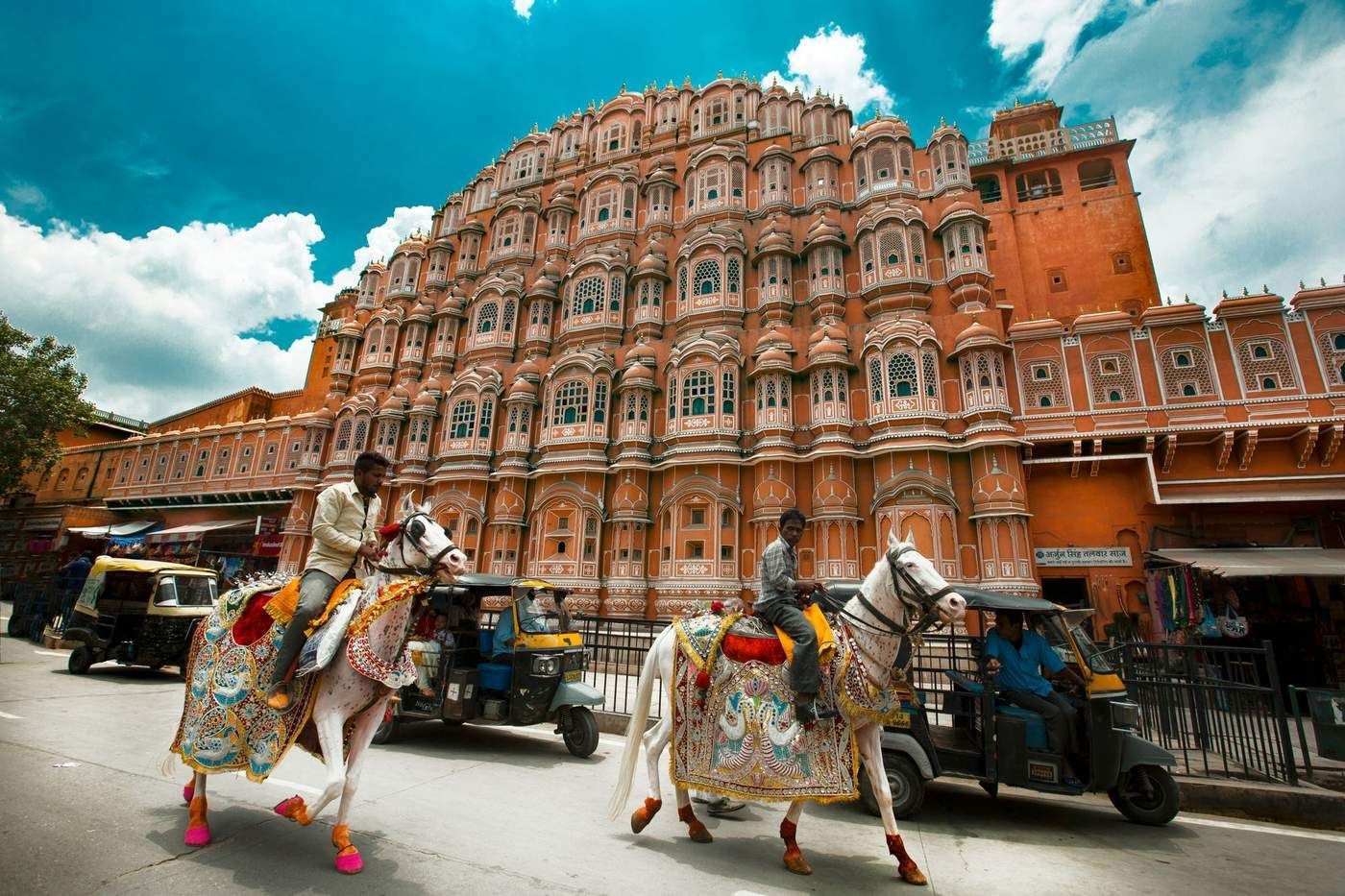 Hawa Mahal Jaipur India – London to India removals by The Indian Mover specialist relocation service