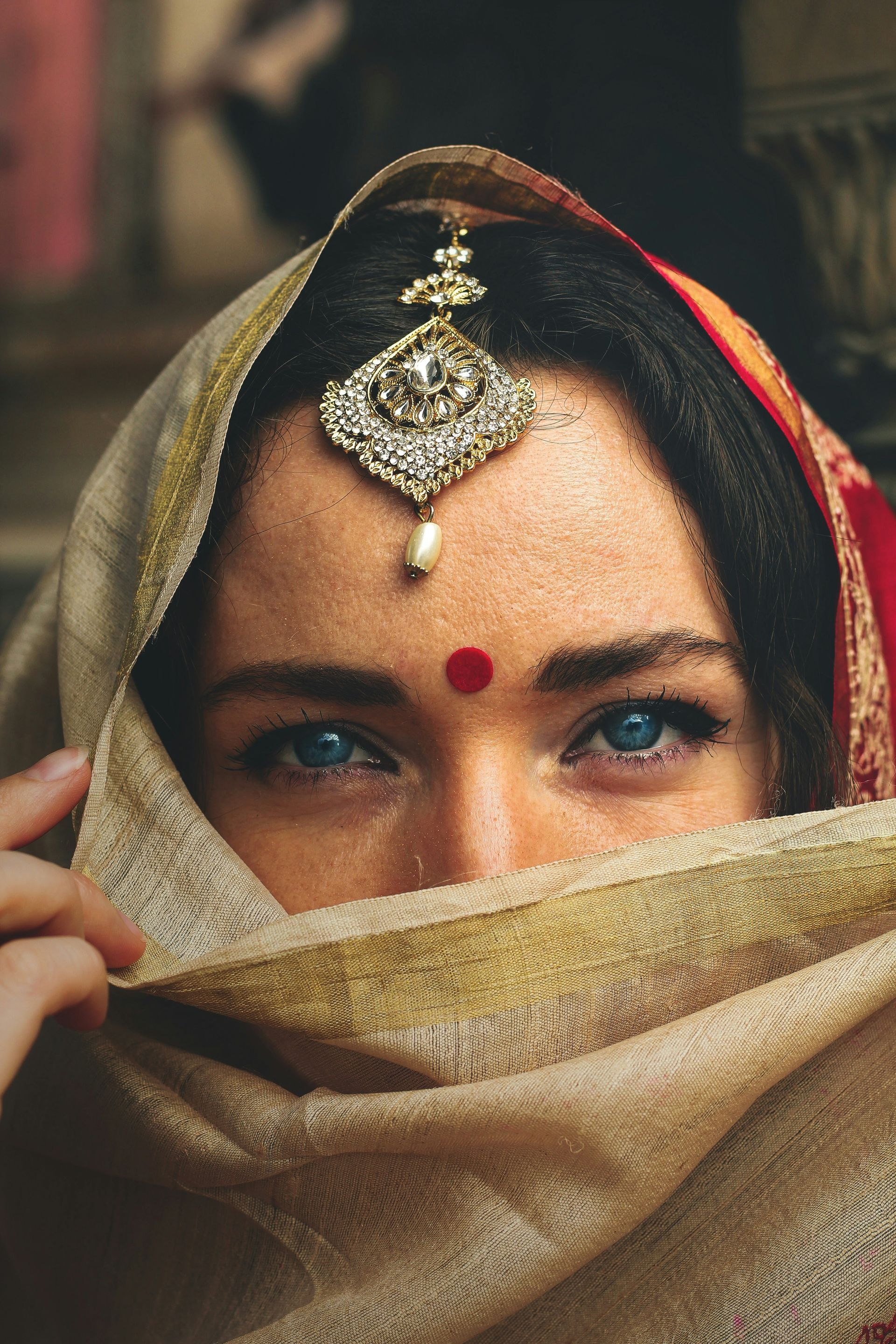Indian woman in traditional saree — ghar wapas NRI returning home to India from UK with The Indian Mover London